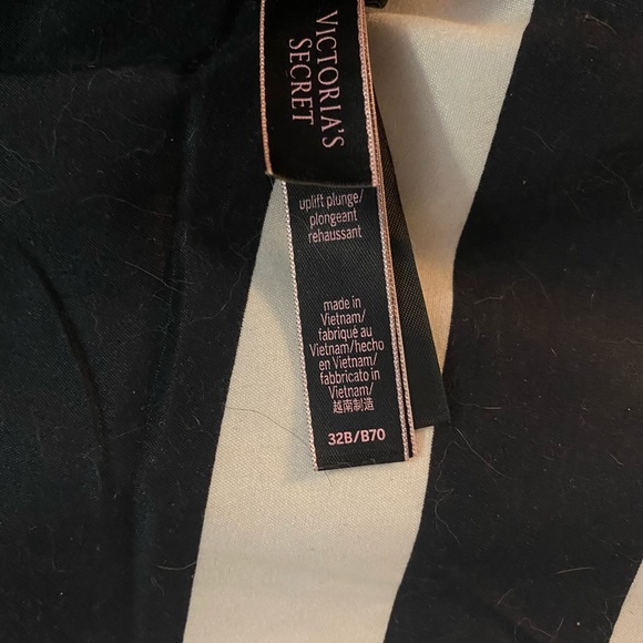 Victoria’s Secret Black Plunge Bra - Picture 3 of 3